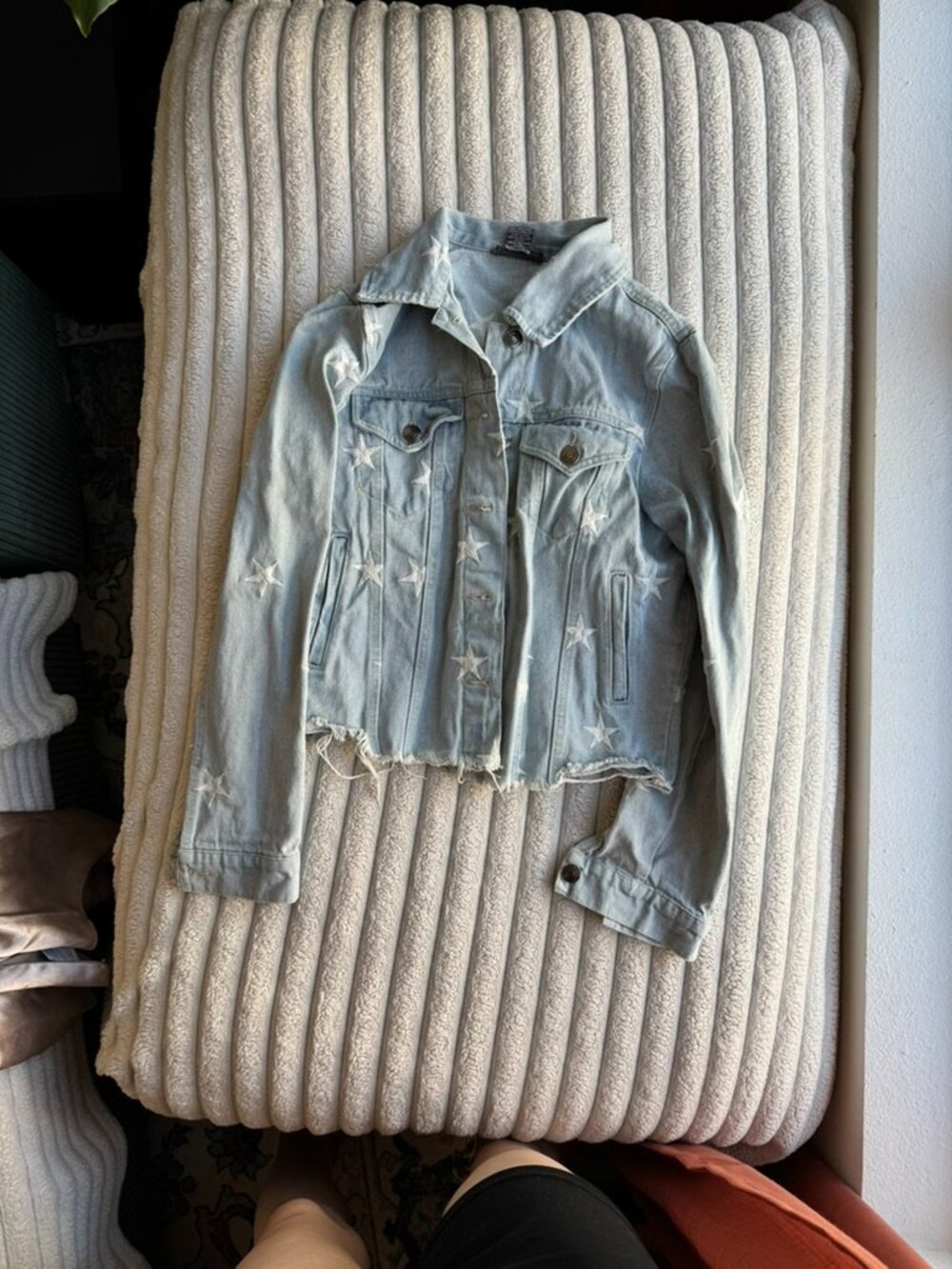 Sans Souci Embroidered Distressed Crop Jean Jacket Y2K